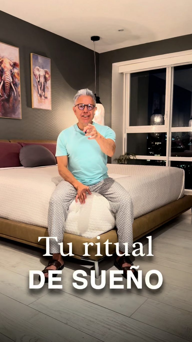 Instagram post from coverworld.mx. This post is in position 1.